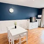 4 Etoiles En Centre De - Le Basile