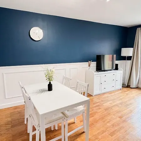 4 Etoiles En Centre De - Le Basile