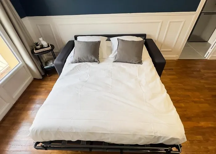 4 Etoiles En Centre De - Le Basile