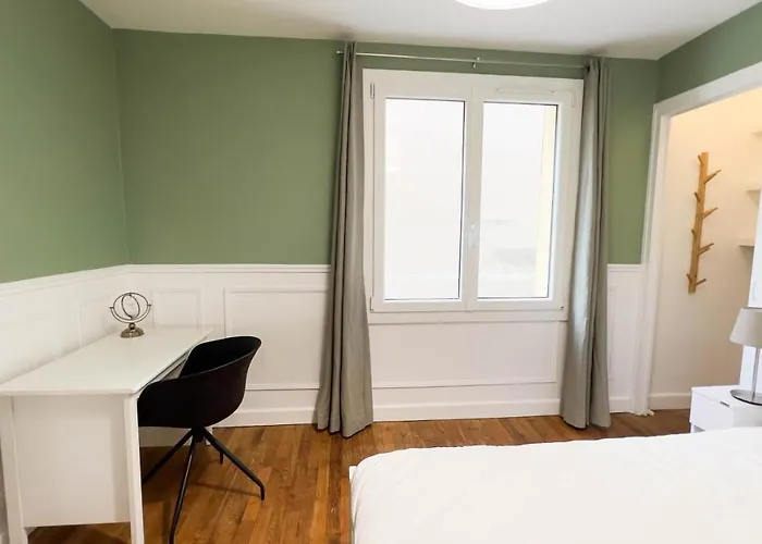 Appartement 4 Etoiles En Centre De - Le Basile